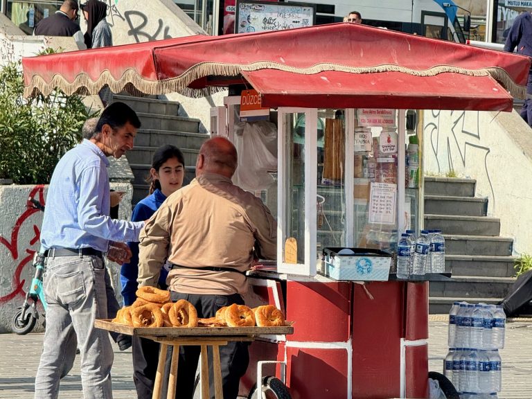 A street food vendor in Istanbul selling simits
